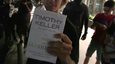 Justin Bieber revela leitura de 'O Significado do Casamento', livro do pastor Timothy Keller | Notícias Gospel