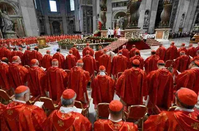 Portas fechadas no Vaticano: conclave secreto para eleger o novo Papa já começou