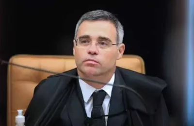 André Mendonça pede vista e suspende julgamento contra Bolsonaro