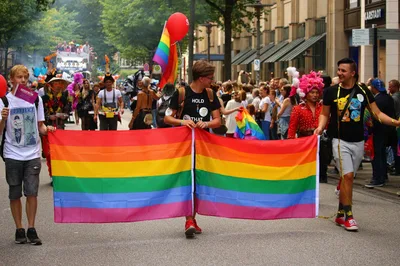 Ativismo LGBT pressiona Igreja pelo reconhecimento do "casamento gay"