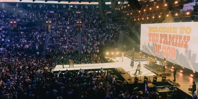 3.200 se rendem a Jesus em cruzada em cidade progressista dos EUA: ‘Fome espiritual’