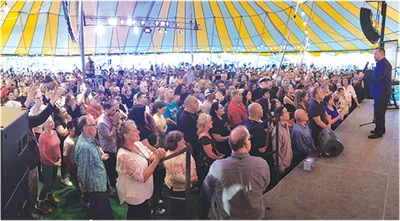 Sedentas, 3 mil pessoas se rendem a Cristo em cruzada evangelística