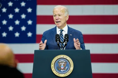 Biden diz que alunos são ‘filhos’ dos professores quando estão em sala de aula