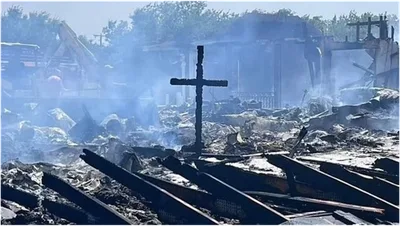 Incêndio destrói Igreja Batista, mas cruz resiste ao fogo: 'Ainda está de pé'