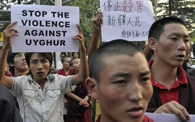 Minorias religiosas sofrem estupro, tortura e trabalho forçado, na China