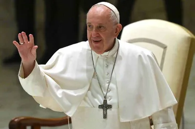Pessoas trans podem ser batizadas na Igreja Católica e testemunhar casamentos