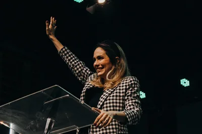 Pastora ensina o segredo bíblico para superar a rejeição: "Conhecer o real amor de Jesus"