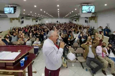 Pastor diz que 2024 será “o ano que mais vai morrer pastores e cantores prostitutos”