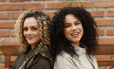 Gabi Sampaio e Rebeca Carvalho juntas em "Totalmente Santo"