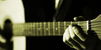 O que você ‘ouve’ pode te tirar da presença de Deus, afirma autora
