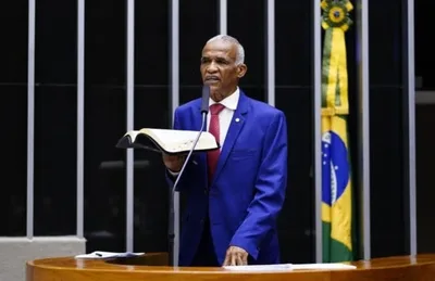 Deputados aprovam projeto que proíbe acréscimos aos textos da Bíblia