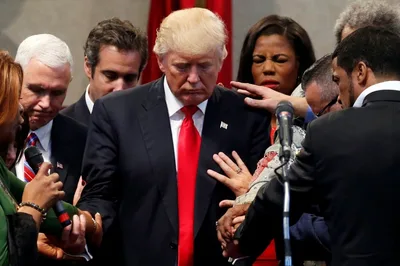 “Sabemos que Deus ouve nossas orações”, diz presidente Donald Trump