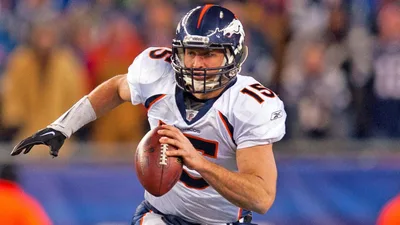 Tim Tebow acerta retorno à NFL e é hostilizado nas redes por ser cristão