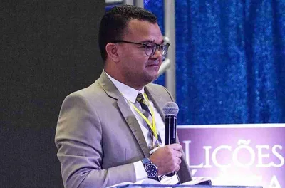 Pastor alerta sobre excesso de “revelações”: “É a Palavra que deve transbordar”