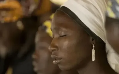 Pai muçulmano queima filha após ela aceitar Jesus em Uganda