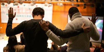 Pesquisa revela que quase metade dos cristãos participam mais de uma igreja nos EUA