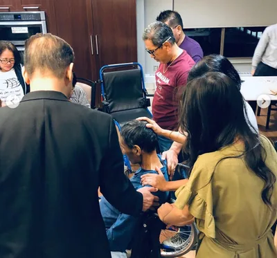 Filha documenta cura de seu pai após diagnóstico pessimista de câncer terminal | Notícias Gospel