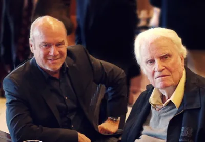 Pastor publica livro sobre a vida de Billy Graham fora do púlpito