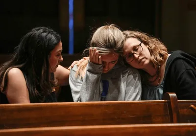 Filha de pastor estava entre vítimas em escola cristã: "Nos braços de Cristo"