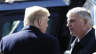 Trump diz que foi repreendido por Franklin Graham por xingar adversários