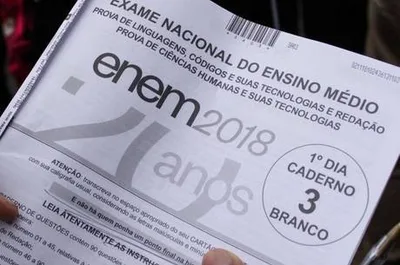 Polêmica: Prova do ENEM 2018 aborda beijo lésbico e dialeto de travesti