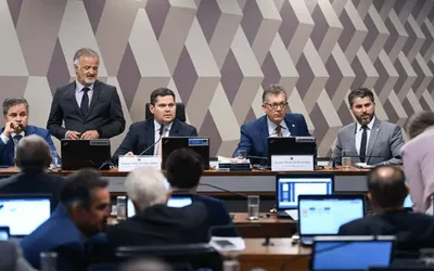 Em resposta ao STF, comissão aprova PEC que proíbe posse e porte de drogas