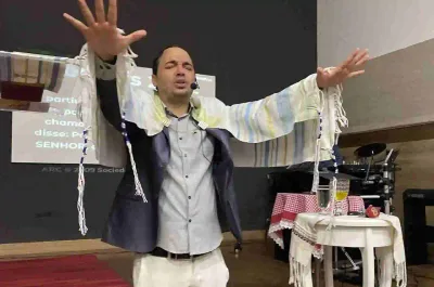 Acusado de usar imagem de pastor para “vender” orações, apóstolo se defende: “sou vítima”