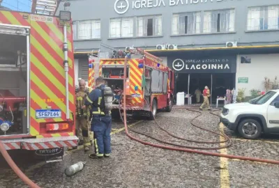 Incêndio atinge Igreja Batista Lagoinha e mobiliza bombeiros em Curitiba