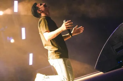 Fãs criticam comportamento de Leandro Borges após show em Pernambuco