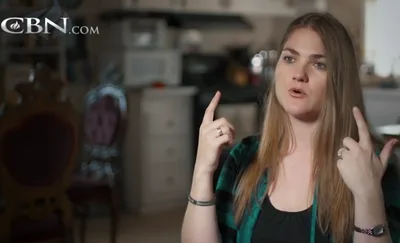Mulher é curada de enxaqueca após 16 anos de dores: “Deus levou tudo embora”