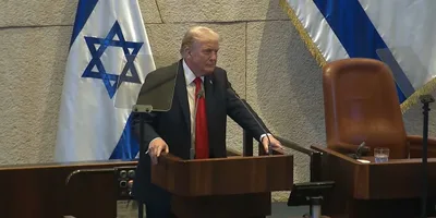 No Parlamento de Israel, Trump agradece ao \"Deus Todo-Poderoso de Abraão, Isaque e Jacó\"