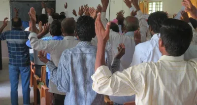 Hindus invadem culto na Índia e espancam fiéis