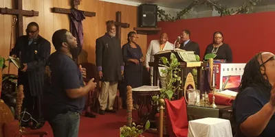 Atirador invade igreja e é detido por pastor nos EUA