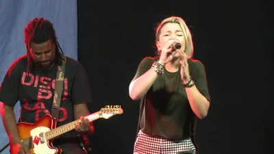 Priscilla Alcantara suscita nova polêmica ao cantar música de Ivete Sangalo em culto | Notícias Gospel