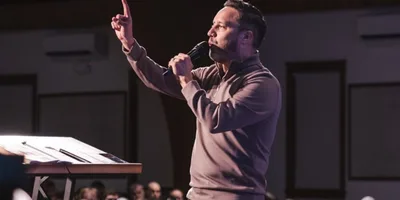 Pastor diz que há um avivamento entre jovens nos EUA: \"Estão famintos por Deus\"