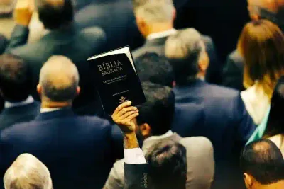 Bancada Evangélica ignora onda de denúncias de abusos contra pastores
