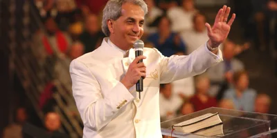 Benny Hinn fala sobre a restauração de seu casamento e diz: \"aprendi o perigo da unção\"