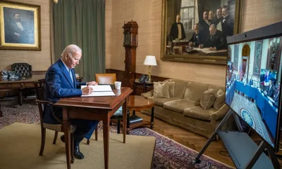 Biden assina decreto que facilita viagem de mulheres para fazer aborto