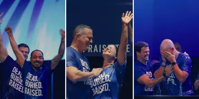 Quase 900 pessoas são batizadas em igreja no Texas: “Jesus mudou tudo”