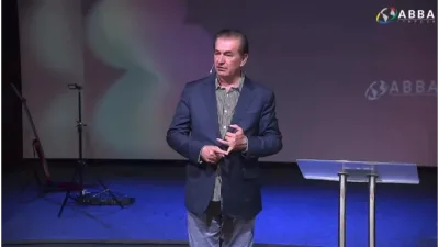 Pastor afirma que “não conhece autismo” e associa transtorno a “espirito maligno” durante pregação