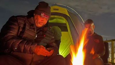 Pastor de Chicago faz 'acampamento de oração' por 100 dias para acabar com a violência