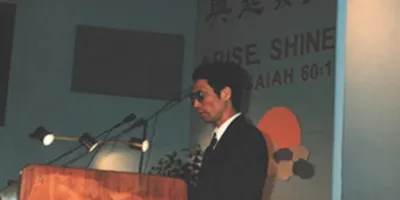 Pastor americano preso há quase 20 anos na China é libertado e reencontra família