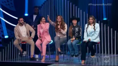 Jogo do Banquinho do Raul Gil arrecada R$ 50 mil para ajudar o cantor Kaiky Mello
