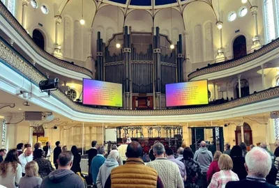 "Igrejas que não evangelizam morrerão", alertam líderes da Inglaterra