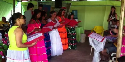 Missionário distribui livros evangelísticos a ciganos e vê grupo se converter, na Bahia