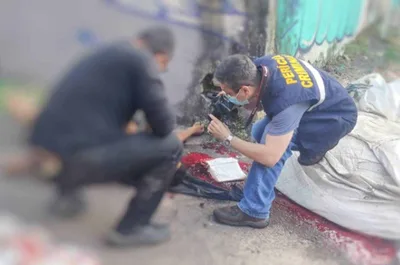 Homem corre de pistoleiros com Bíblia na mão, mas acaba assassinado