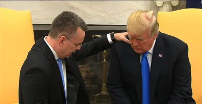 Após ser solto na Turquia, pastor ora por Trump na Casa Branca