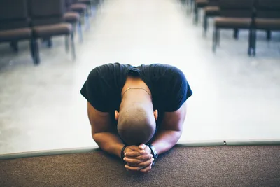 "Você pode se achegar à presença de Deus mesmo se sentindo indigno", lembra pastor