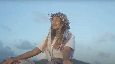 Cantora hindu se torna cristã após ter visão de Cristo: "Jesus é real"