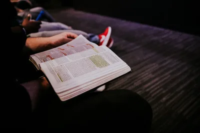 Igreja progressista diz que a Bíblia não é a Palavra de Deus